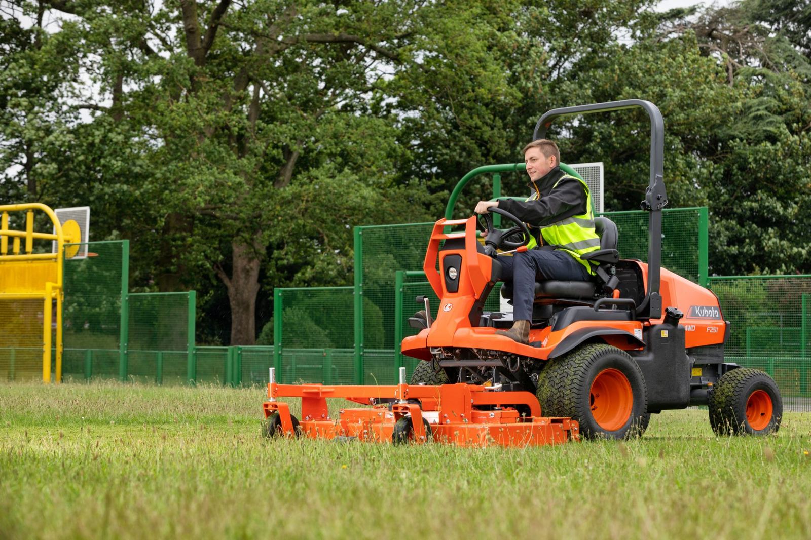 Kubota F3890